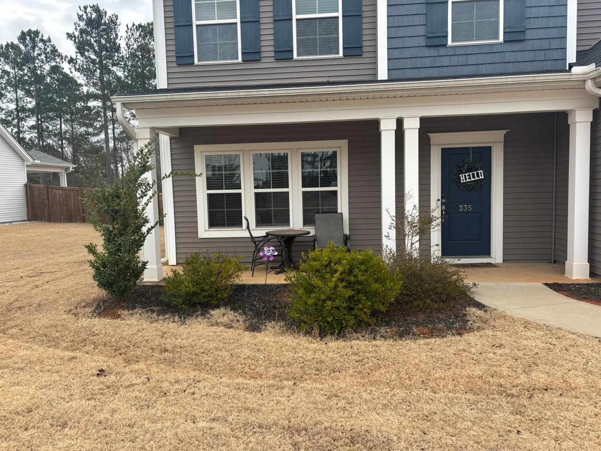 Front porch shrub bed black mulch dormant lawn.9cc96a67