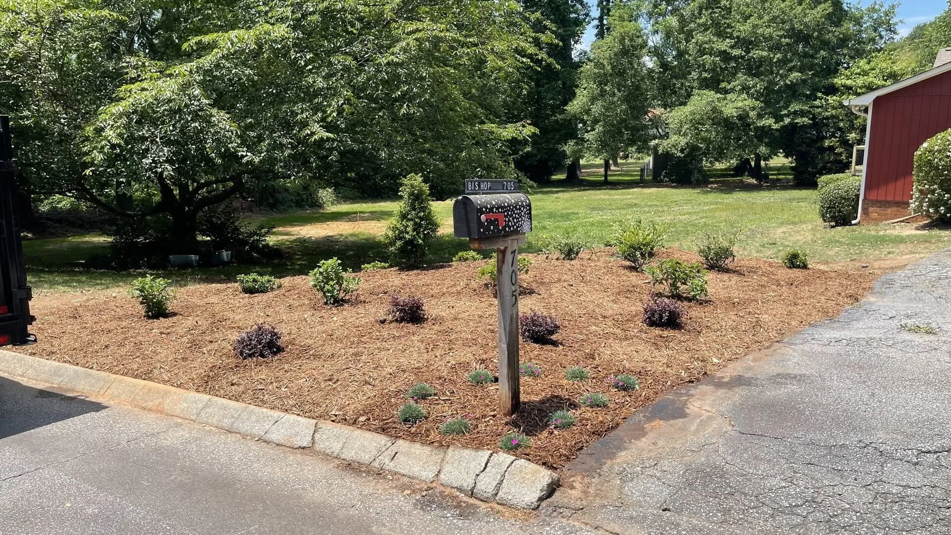 Mailbox bed fresh mulch new plantings upstate sc.d412da04