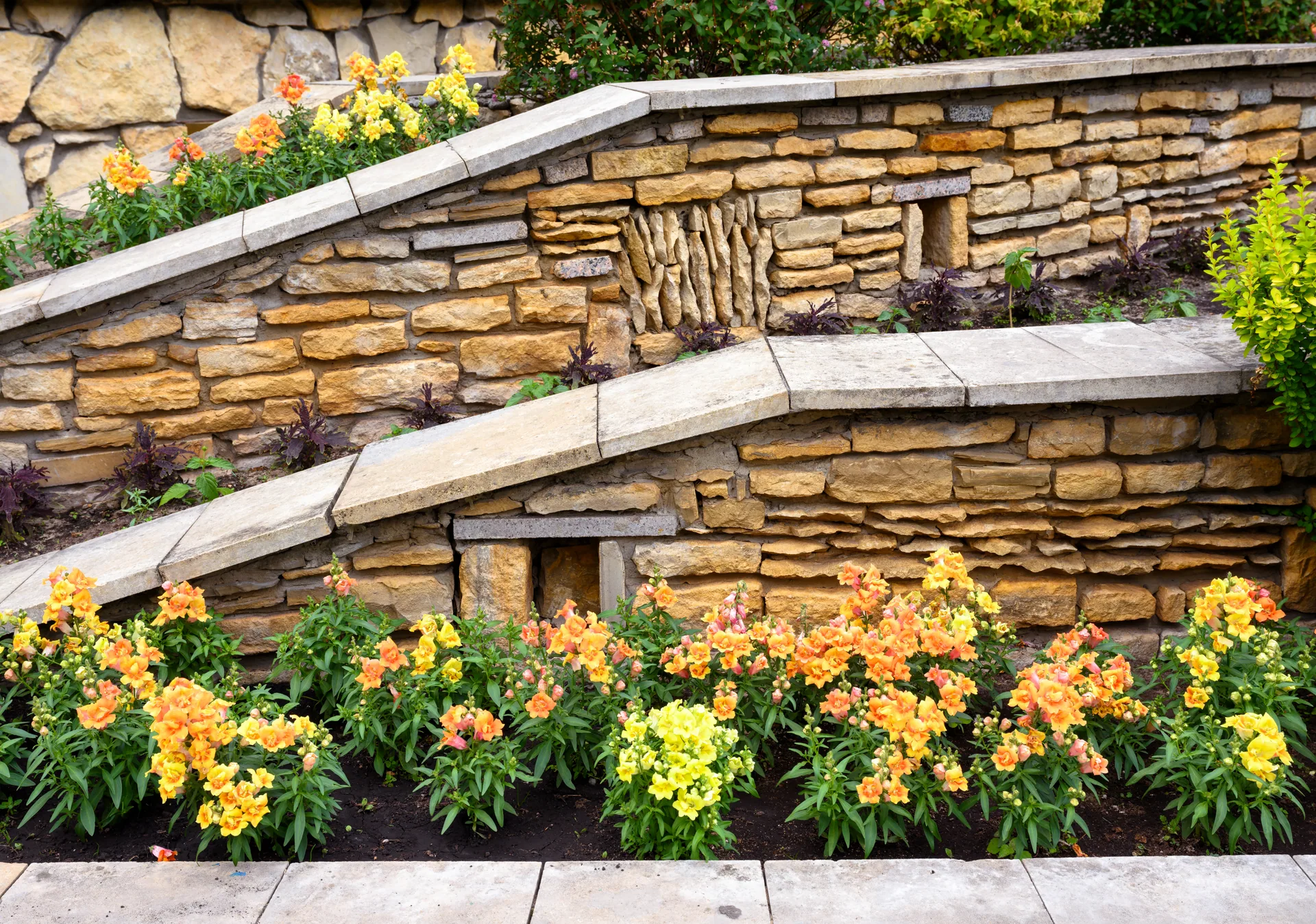 Tiered stone retaining wall snapdragon beds
